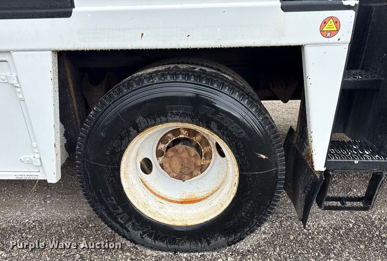 image for item EG5720 2010 International 4300 utility / service truck