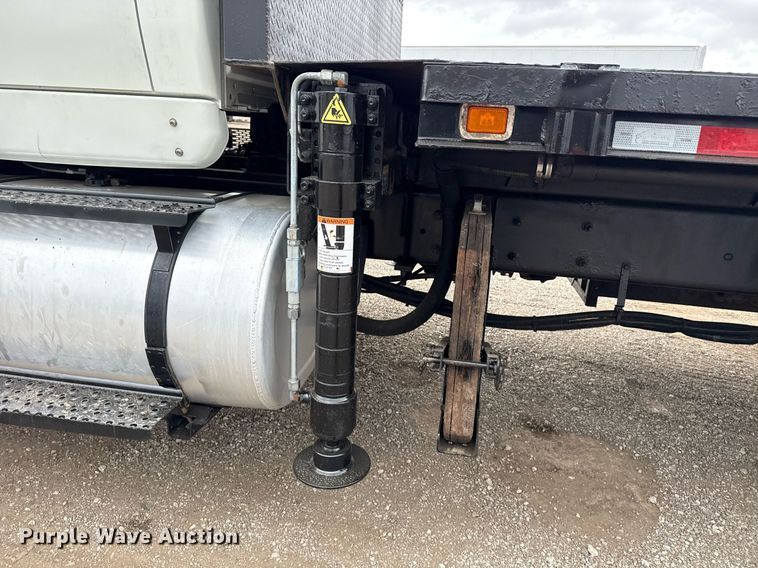 image for item EG5722 2014 International 7500 crane truck