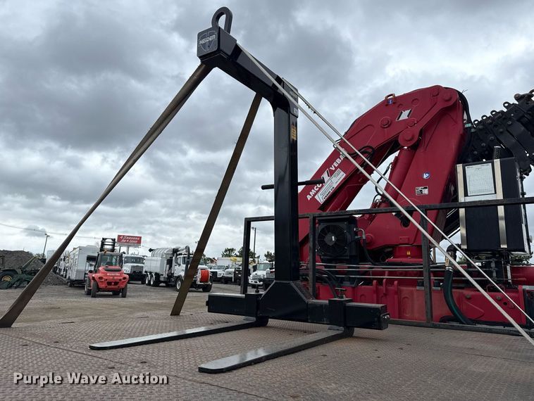 image for item EG5722 2014 International 7500 crane truck