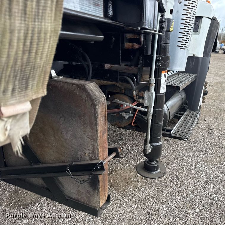 image for item EG5722 2014 International 7500 crane truck