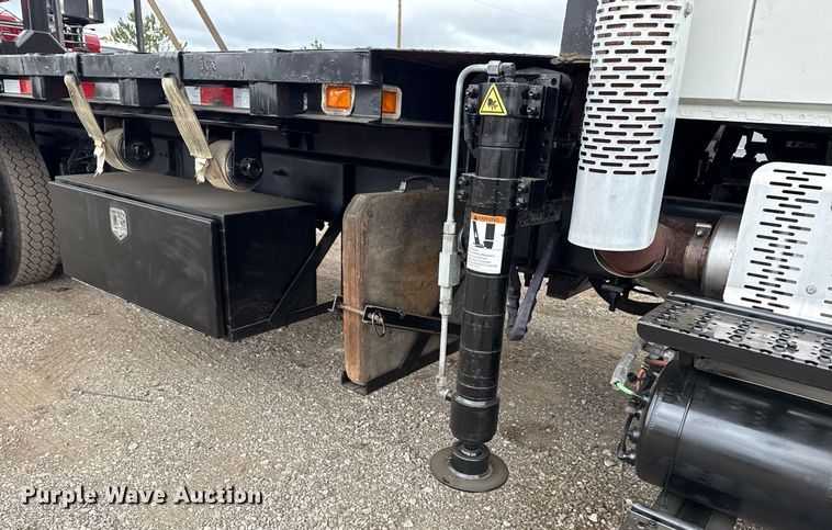 image for item EG5722 2014 International 7500 crane truck