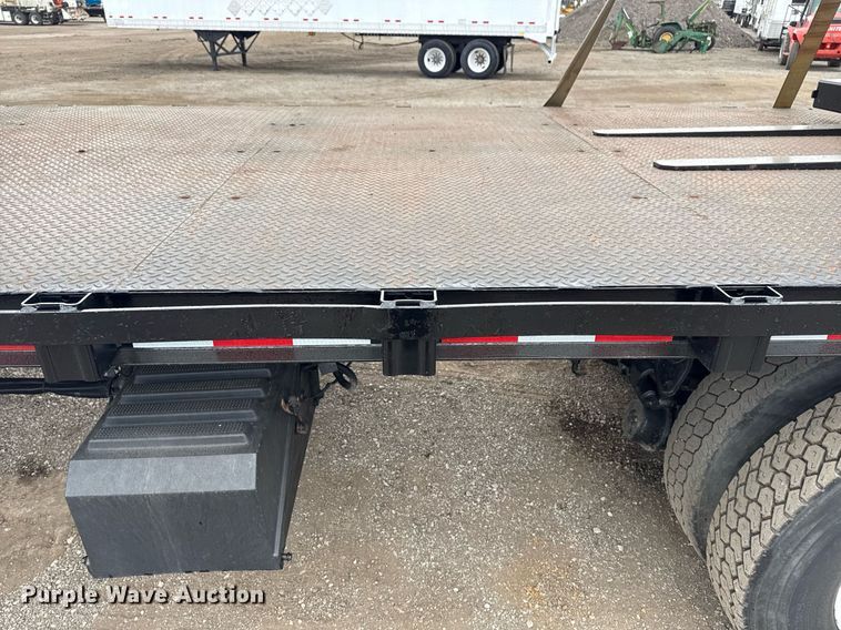 image for item EG5722 2014 International 7500 crane truck