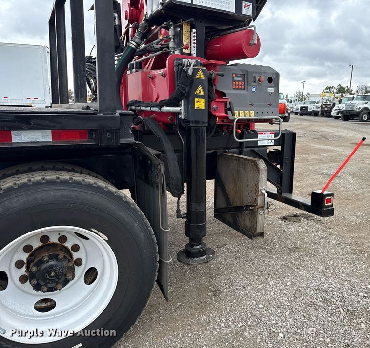 image for item EG5722 2014 International 7500 crane truck