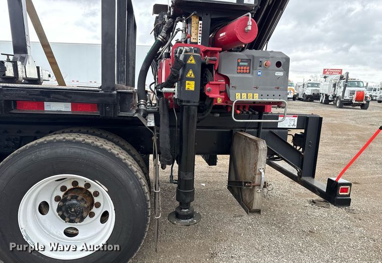 image for item EG5722 2014 International 7500 crane truck