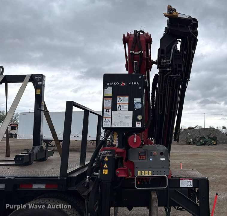 image for item EG5722 2014 International 7500 crane truck