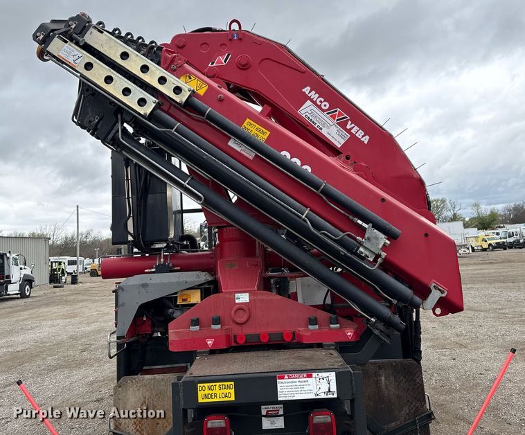 image for item EG5722 2014 International 7500 crane truck