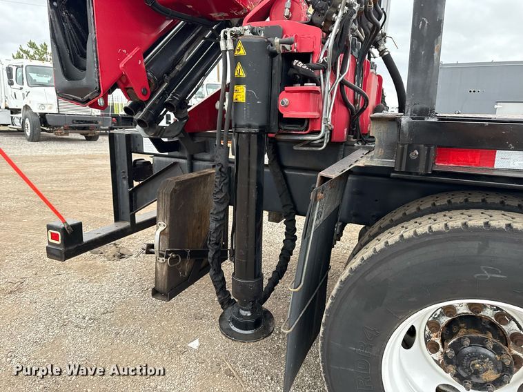 image for item EG5722 2014 International 7500 crane truck