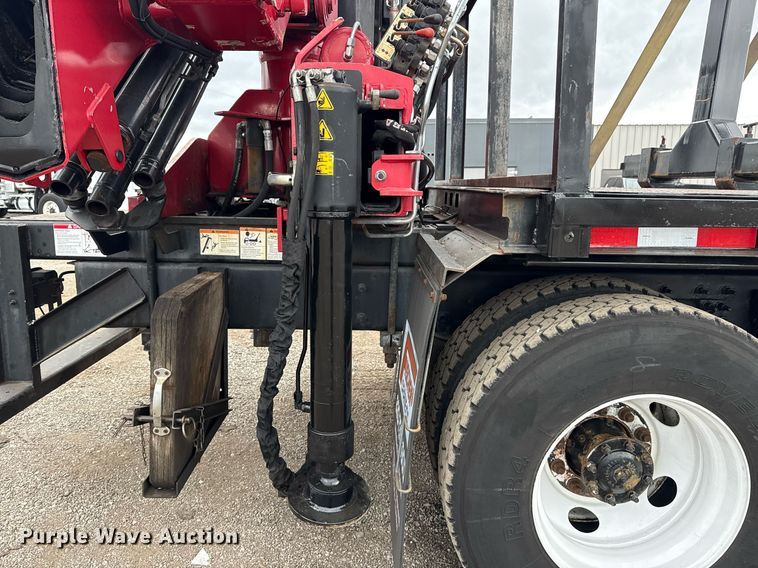 image for item EG5722 2014 International 7500 crane truck