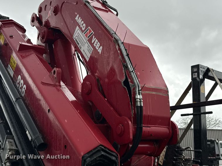 image for item EG5722 2014 International 7500 crane truck