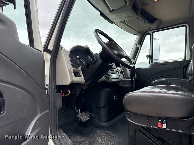 image for item EG5722 2014 International 7500 crane truck