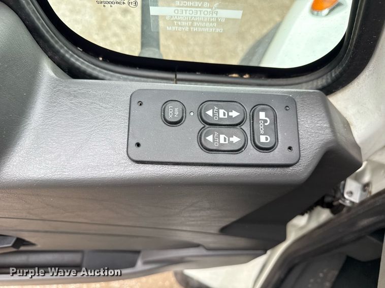 image for item EG5722 2014 International 7500 crane truck