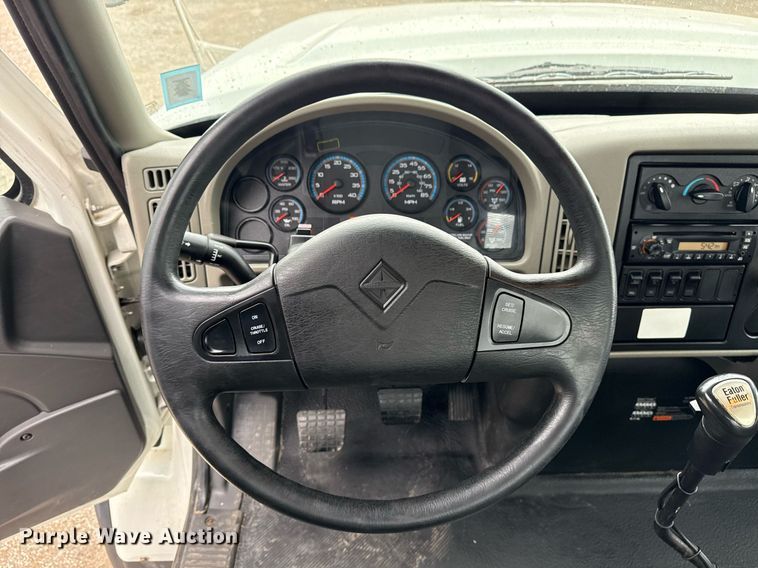 image for item EG5722 2014 International 7500 crane truck