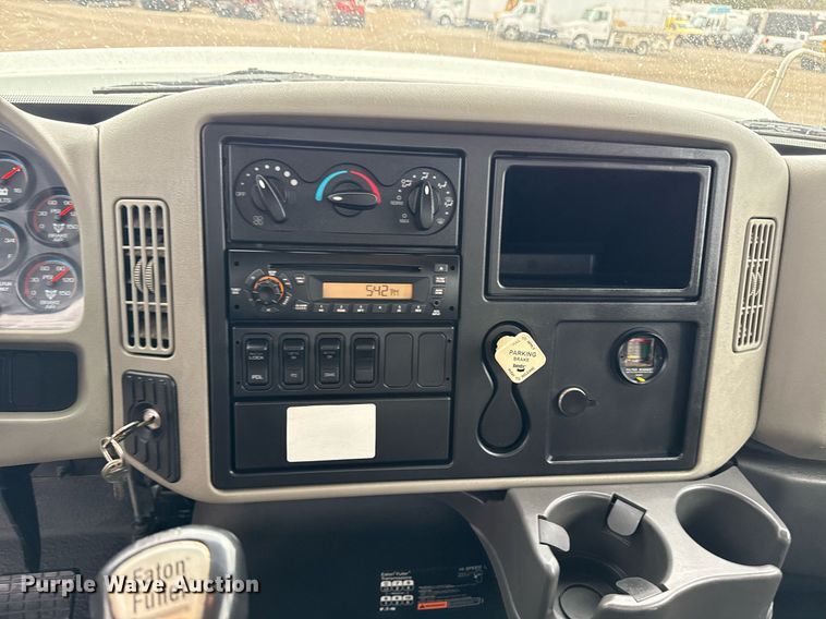 image for item EG5722 2014 International 7500 crane truck