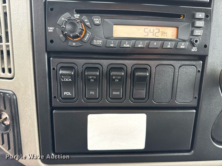 image for item EG5722 2014 International 7500 crane truck