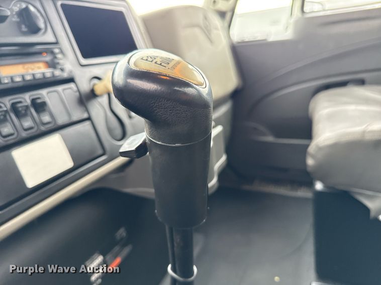 image for item EG5722 2014 International 7500 crane truck