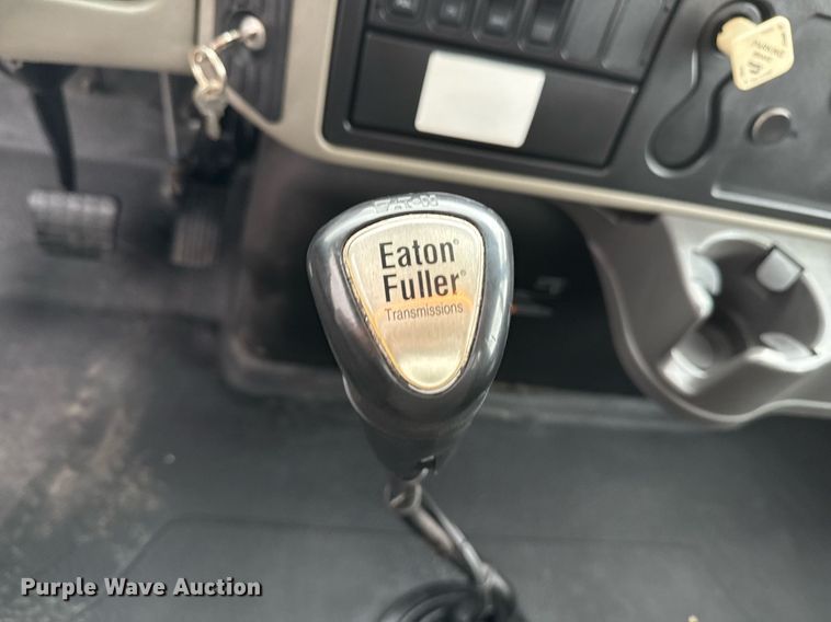 image for item EG5722 2014 International 7500 crane truck