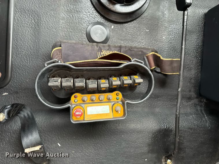 image for item EG5722 2014 International 7500 crane truck