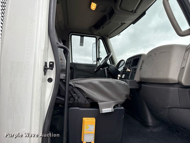 image for item EG5722 2014 International 7500 crane truck