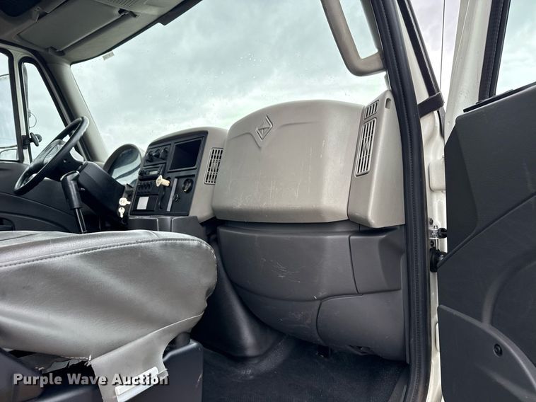 image for item EG5722 2014 International 7500 crane truck