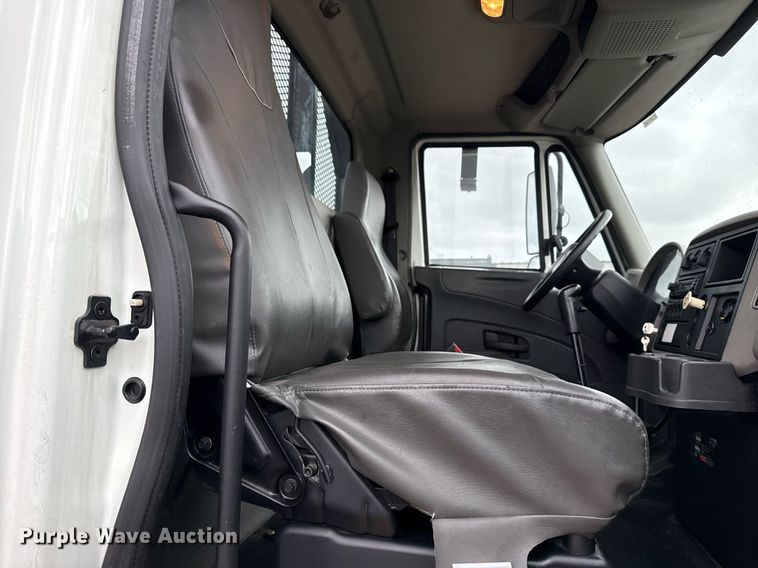 image for item EG5722 2014 International 7500 crane truck