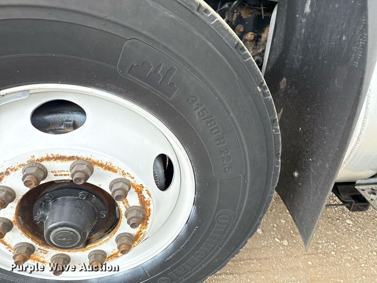 image for item EG5722 2014 International 7500 crane truck