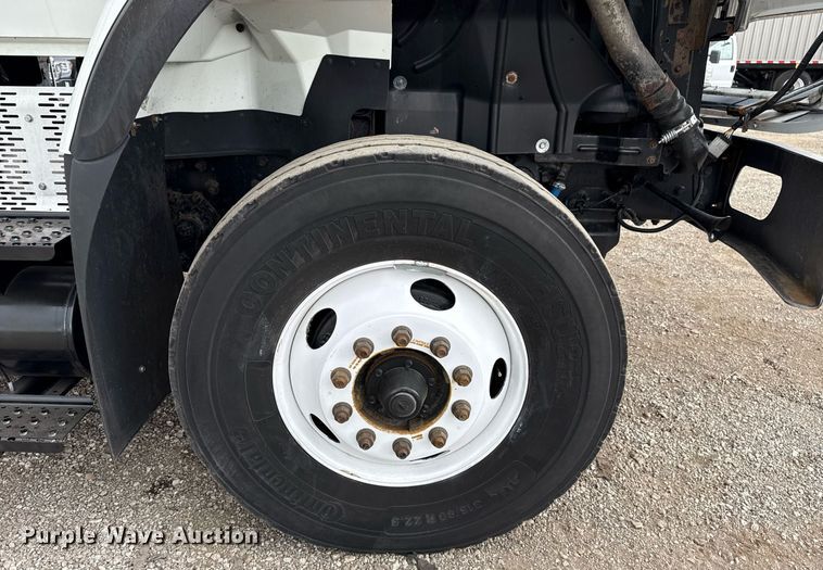 image for item EG5722 2014 International 7500 crane truck