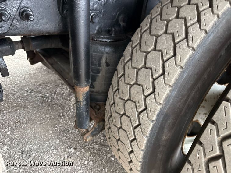 image for item EG5722 2014 International 7500 crane truck