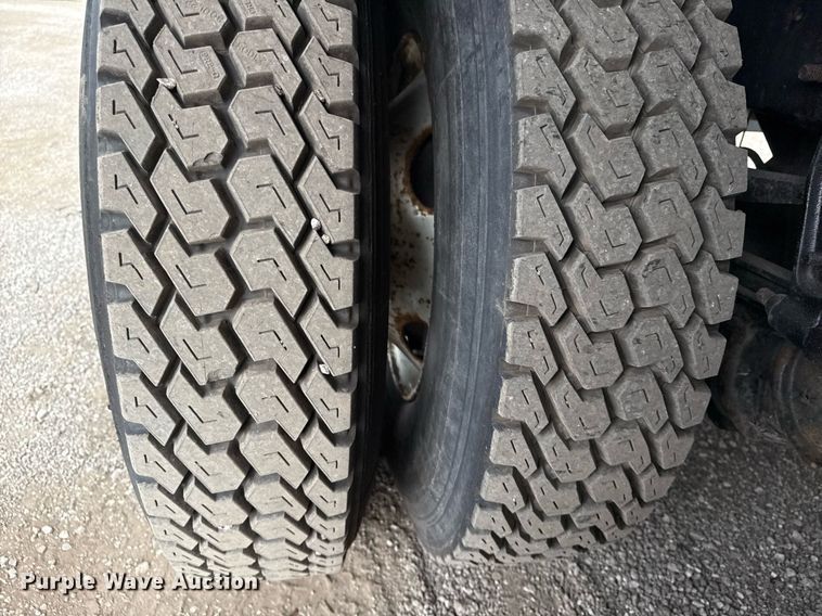 image for item EG5722 2014 International 7500 crane truck