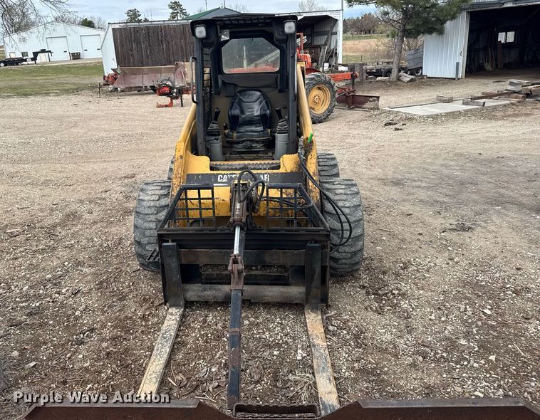 image for item EG6211 2002 Caterpillar 236 skid steer loader