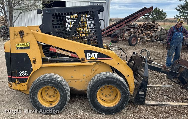 image for item EG6211 2002 Caterpillar 236 skid steer loader