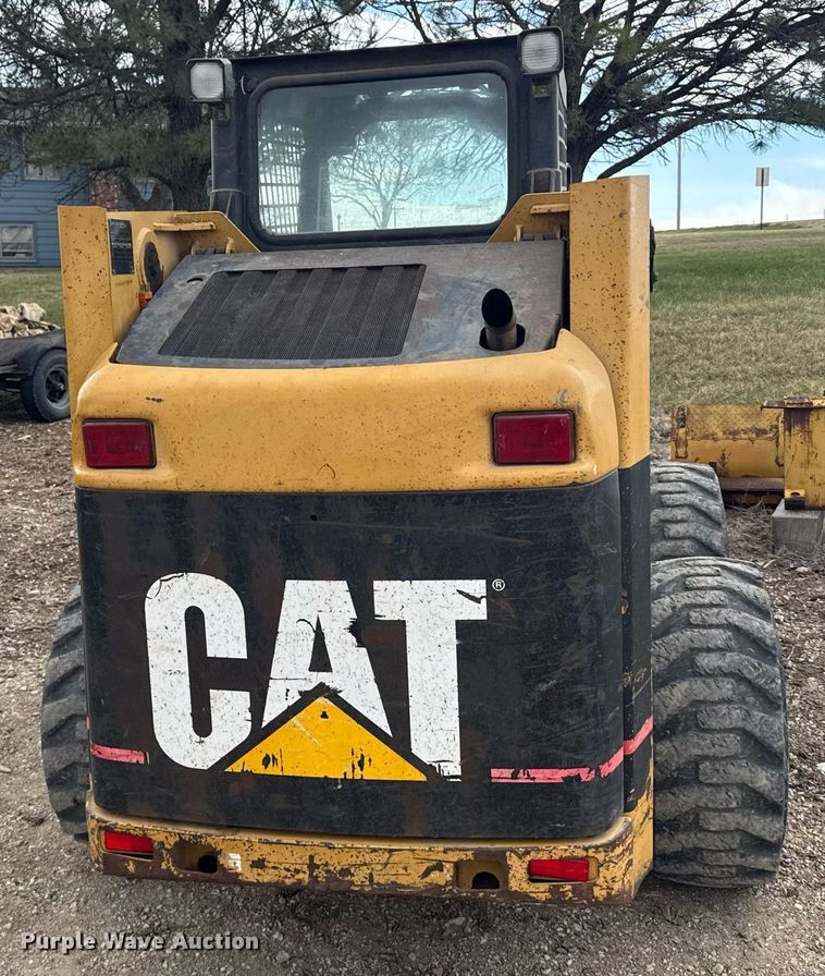 image for item EG6211 2002 Caterpillar 236 skid steer loader