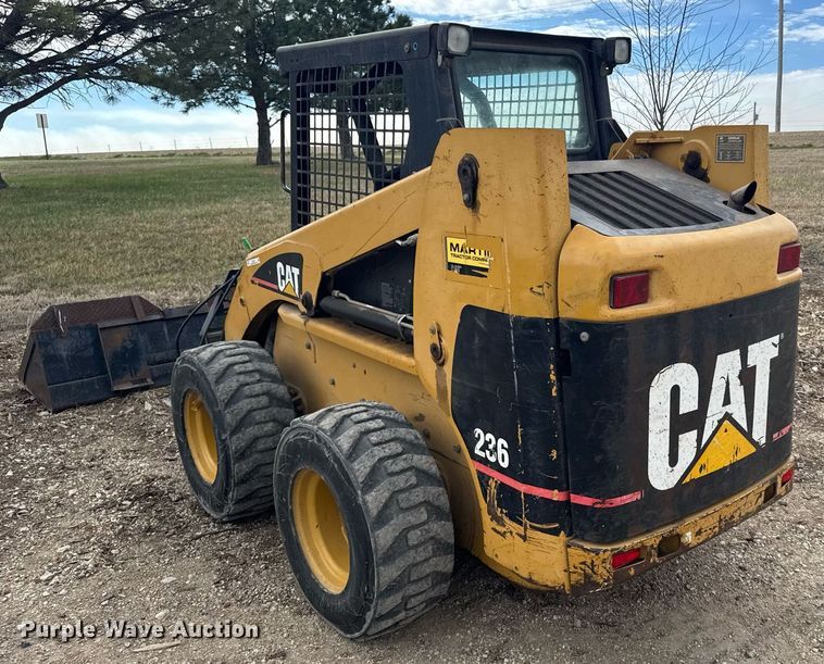 image for item EG6211 2002 Caterpillar 236 skid steer loader