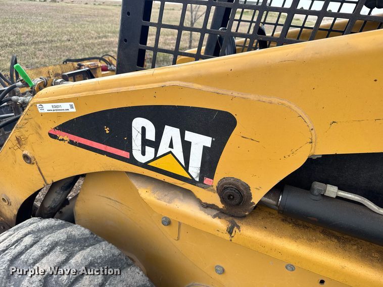 image for item EG6211 2002 Caterpillar 236 skid steer loader