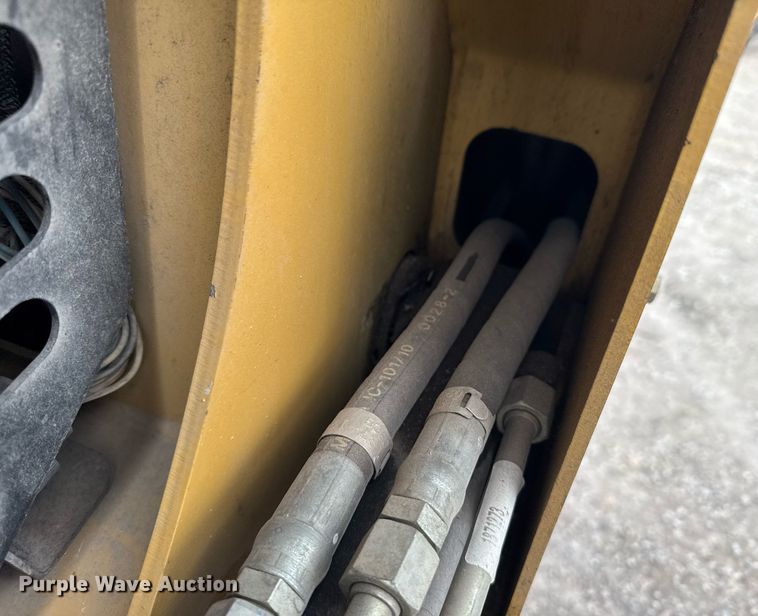 image for item EG6211 2002 Caterpillar 236 skid steer loader