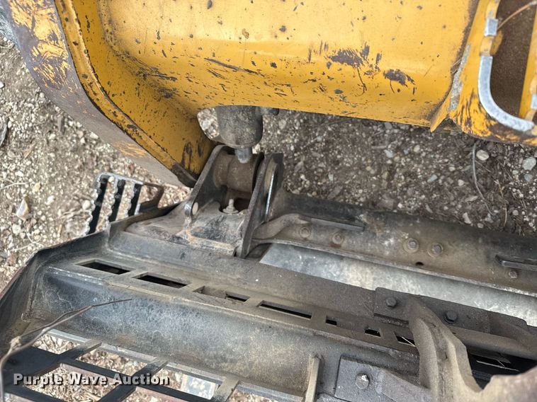 image for item EG6211 2002 Caterpillar 236 skid steer loader