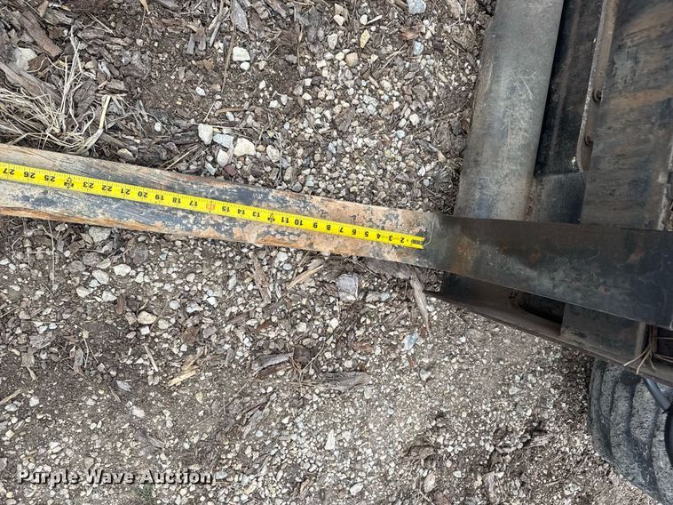 image for item EG6211 2002 Caterpillar 236 skid steer loader