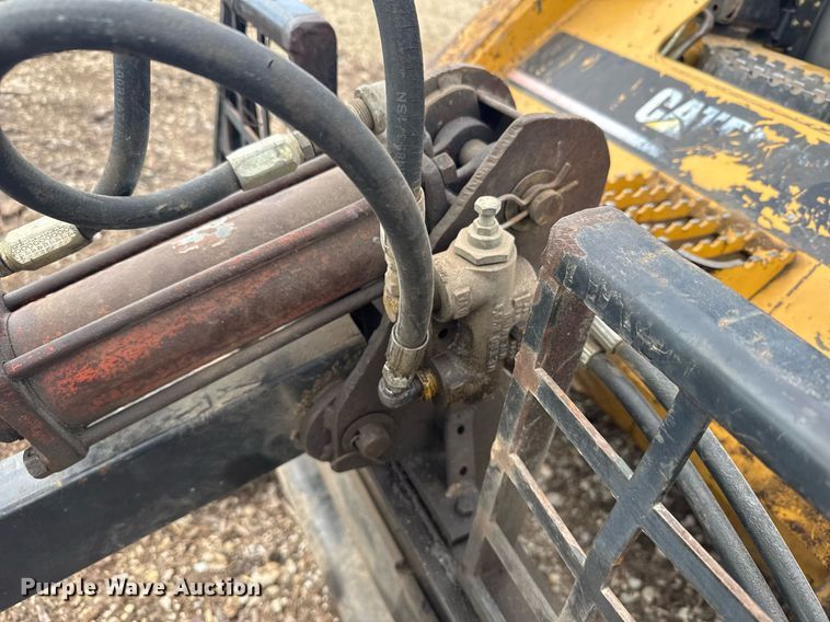 image for item EG6211 2002 Caterpillar 236 skid steer loader