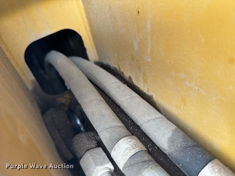 image for item EG6211 2002 Caterpillar 236 skid steer loader