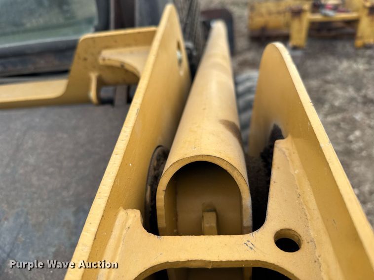 image for item EG6211 2002 Caterpillar 236 skid steer loader