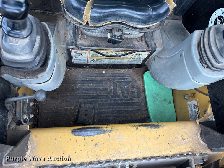 image for item EG6211 2002 Caterpillar 236 skid steer loader