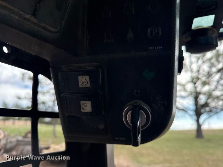 image for item EG6211 2002 Caterpillar 236 skid steer loader