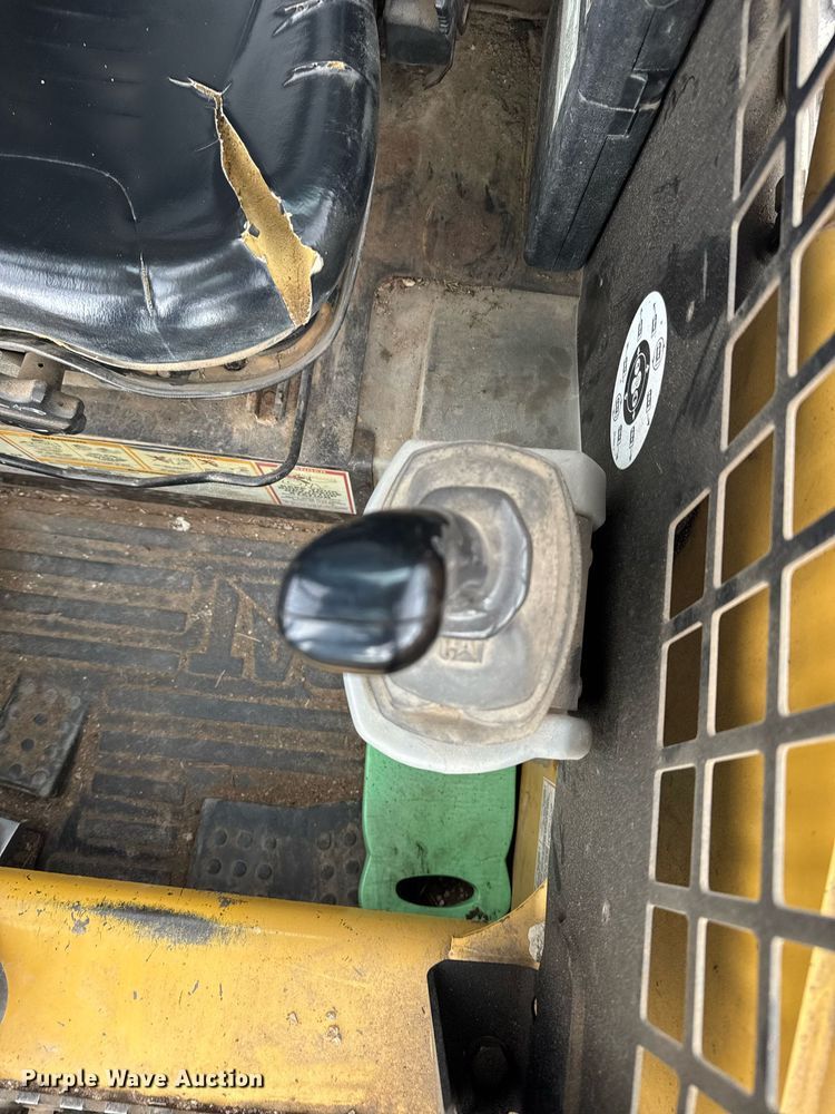 image for item EG6211 2002 Caterpillar 236 skid steer loader