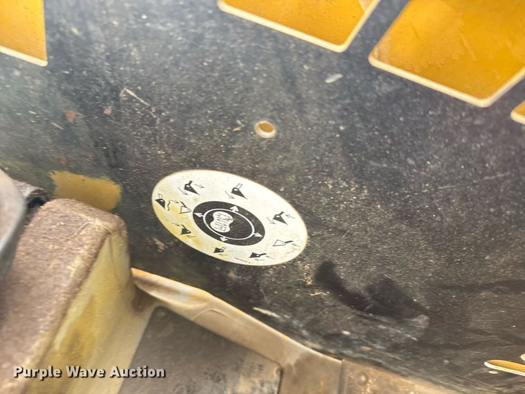 image for item EG6211 2002 Caterpillar 236 skid steer loader