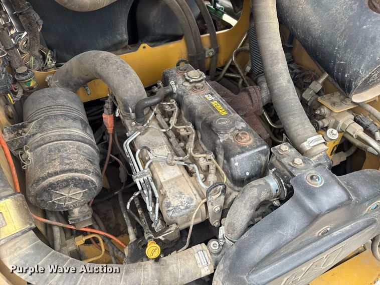 image for item EG6211 2002 Caterpillar 236 skid steer loader