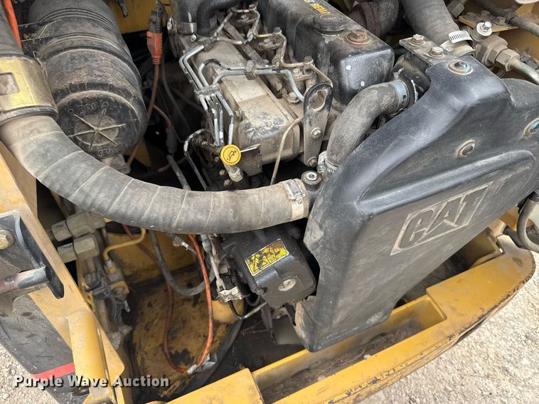 image for item EG6211 2002 Caterpillar 236 skid steer loader