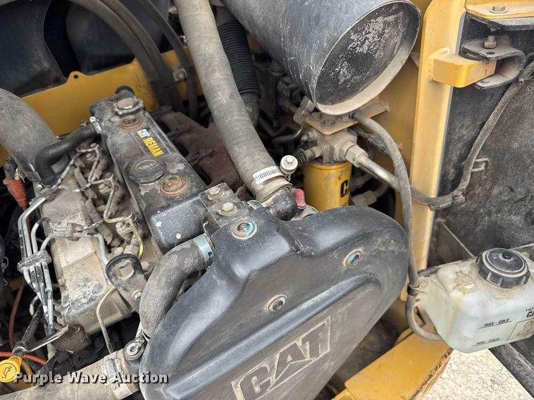 image for item EG6211 2002 Caterpillar 236 skid steer loader