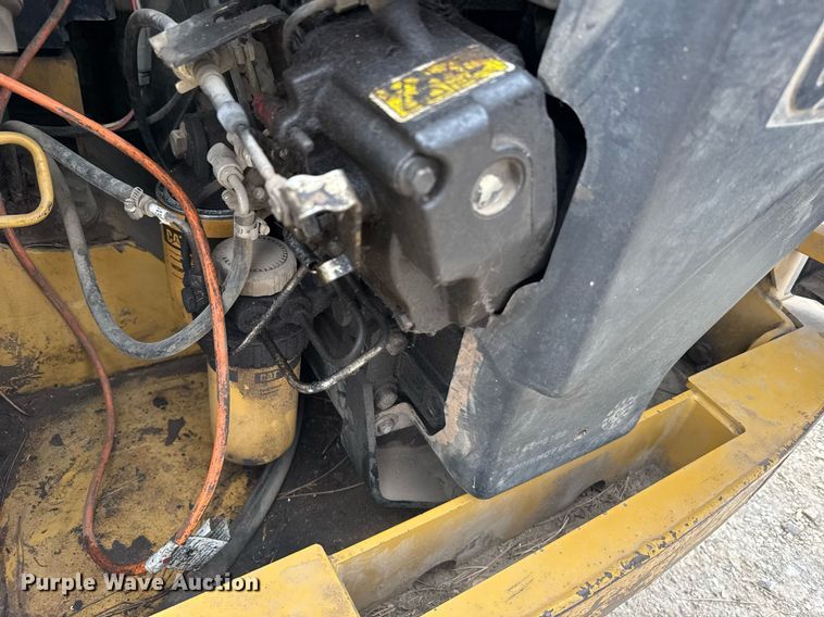 image for item EG6211 2002 Caterpillar 236 skid steer loader