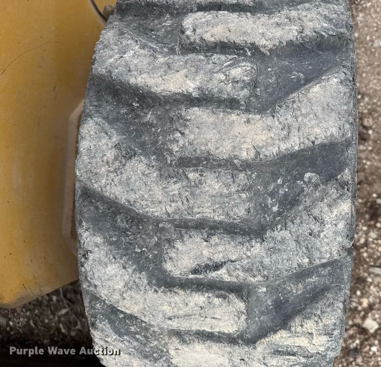 image for item EG6211 2002 Caterpillar 236 skid steer loader