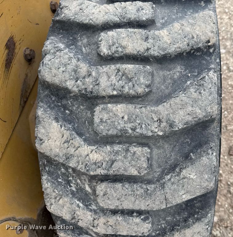 image for item EG6211 2002 Caterpillar 236 skid steer loader