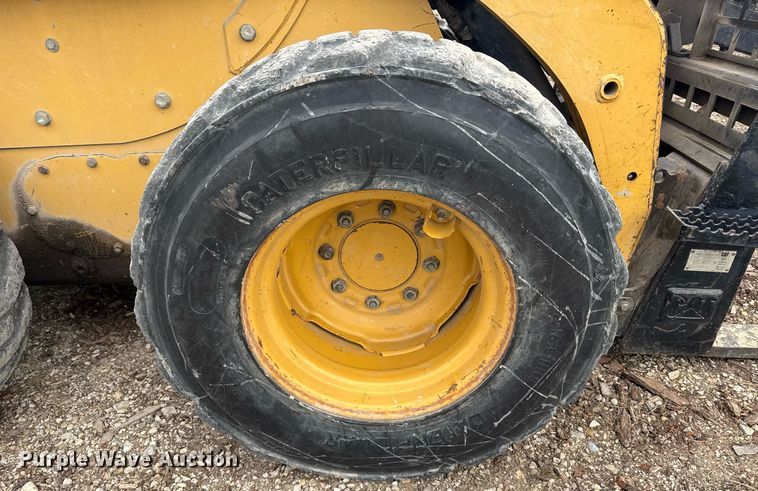 image for item EG6211 2002 Caterpillar 236 skid steer loader